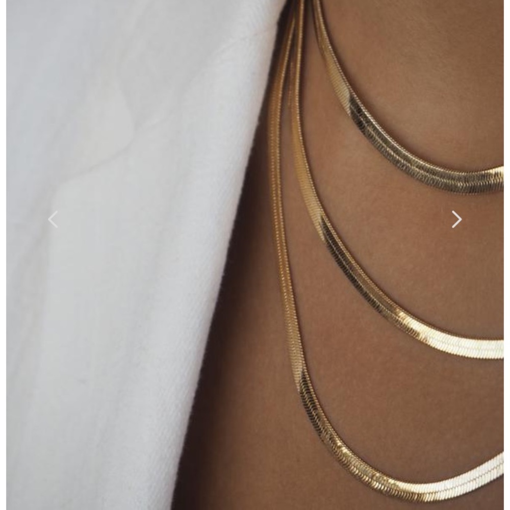Lili claspe gold chain